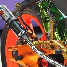 Kondom swing arm juga dibalut spray chrome