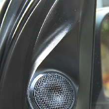 Tweeter ditempatkan pada pilar A