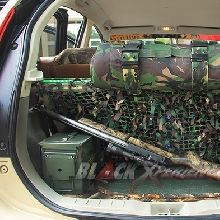 Ruang bagasi dipenuhi aksesoris penunjang konsep meski demikian ban serep maih bersarang pada tempatnya