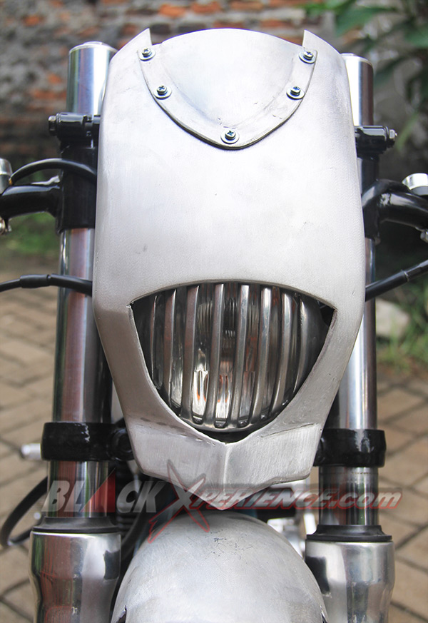 Cover lampu depan custom dari bahan alumunium