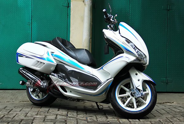 Honda PCX 150 Tampil Sporty Elegan