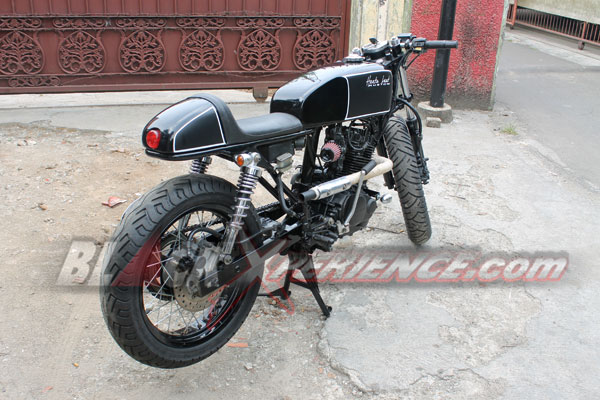 'Macan Hitam' Bergaya Cafe Racer