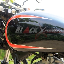 Stripes airbrush menghadirkan kesan sporty