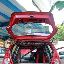 Ruang kabin hanya tersisa sebuah jok pengemudi