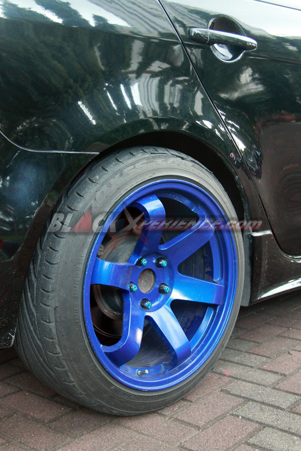 Velg belakang mengadopsi merk yang sama dengan roda depan