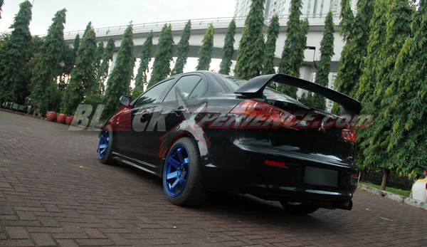 Tampilan belakang khas Mitsubishi Lancer Evolution X