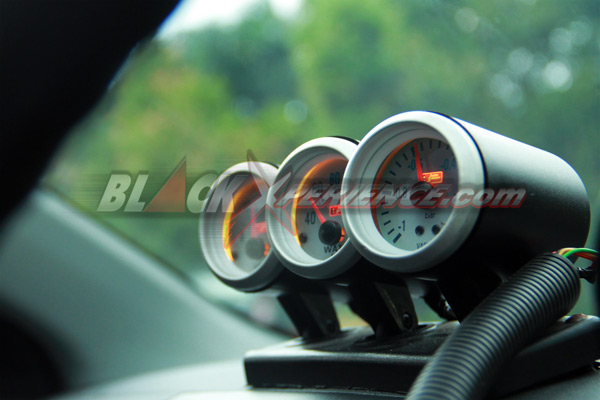 Takometer menambah kesan sporty