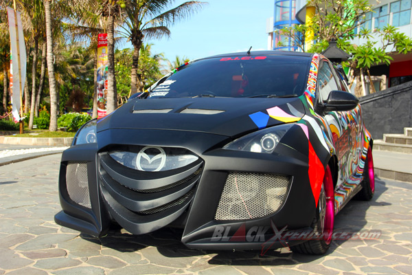 Tampang depan mengambil konsep dari model Mazda Hybrid