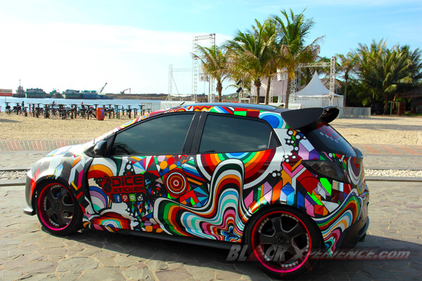 Sisi samping Mazda2 Extreme mural art design 38 colour