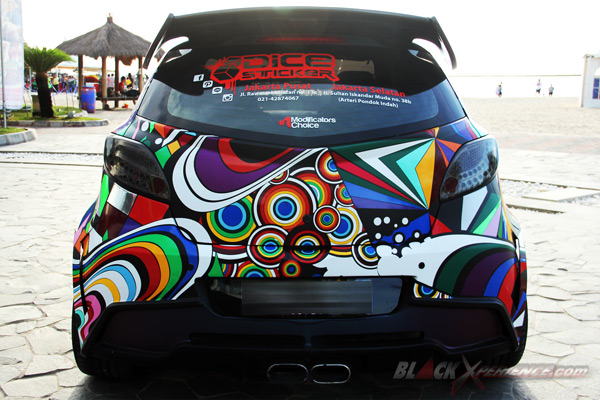 Tampak belakang Mazda2 mural art design cutting sticker