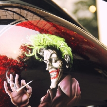 Joker identitas sang Harley-Davidson Road King bagger style