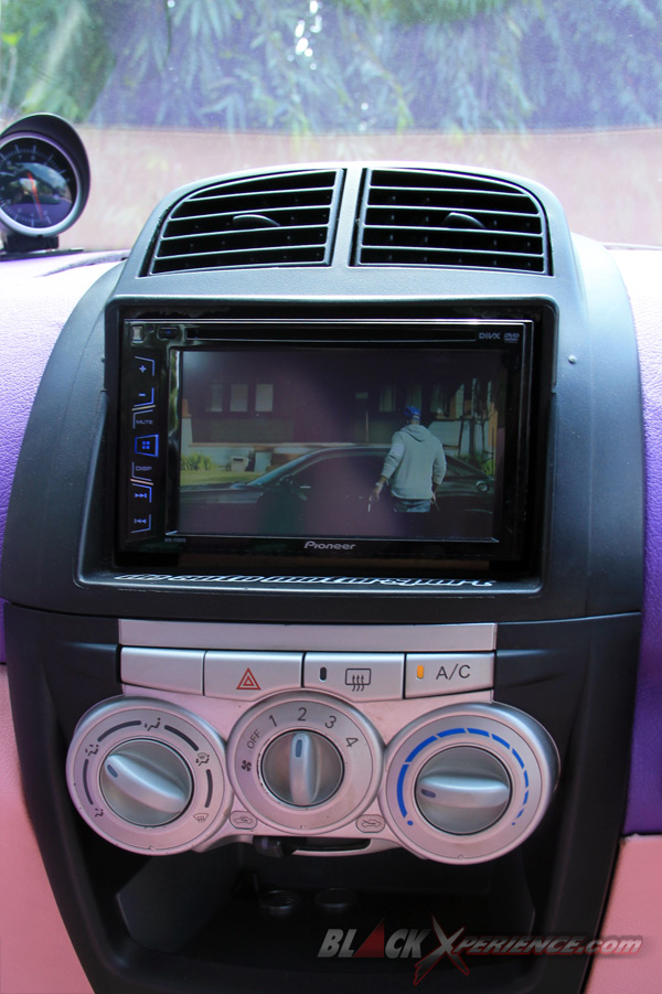 Hanya head unit yang non Venom, melainkan Pioneer AVH175DVD