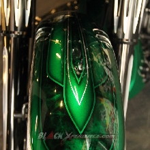 Fender ciamik dengan airbrush stripes