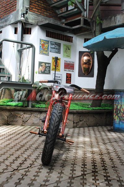 Binter Merzy Old School Tampil Nyentrik Tanpa Kabel