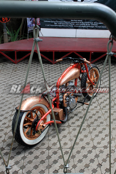 Binter Merzy Old School Tampil Nyentrik Tanpa Kabel