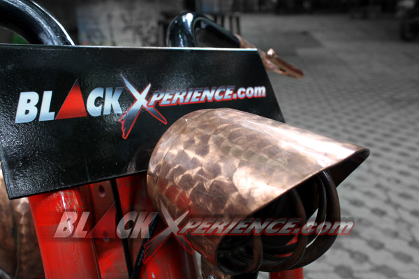 Binter Merzy Old School Tampil Nyentrik Tanpa Kabel