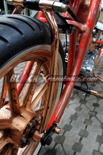 Binter Merzy Old School Tampil Nyentrik Tanpa Kabel