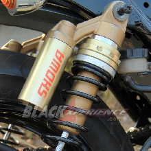 Suspensi belakang aftermarket Showa