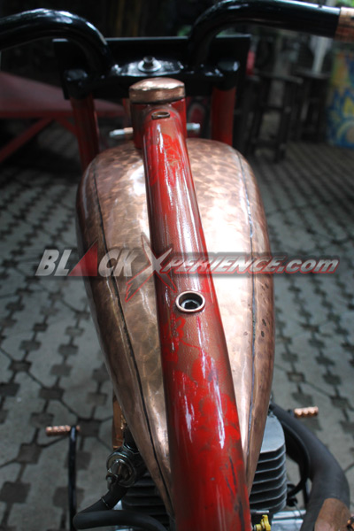 Binter Merzy Old School Tampil Nyentrik Tanpa Kabel