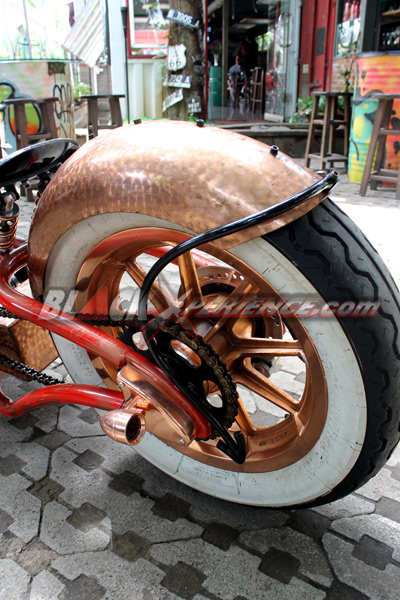 Binter Merzy Old School Tampil Nyentrik Tanpa Kabel