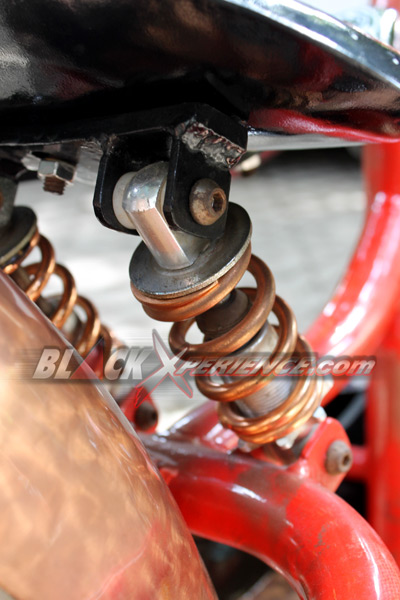 Binter Merzy Old School Tampil Nyentrik Tanpa Kabel