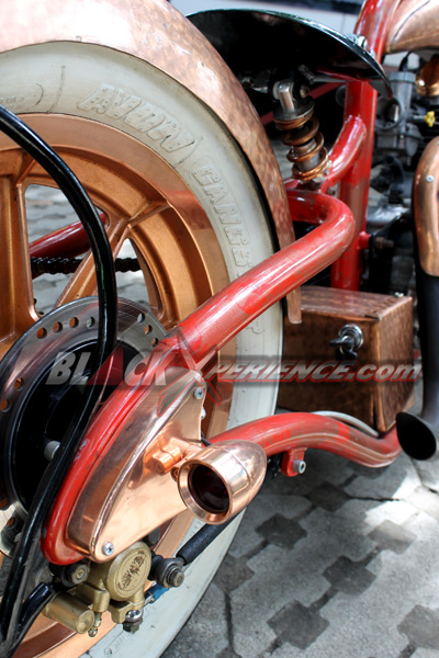 Binter Merzy Old School Tampil Nyentrik Tanpa Kabel