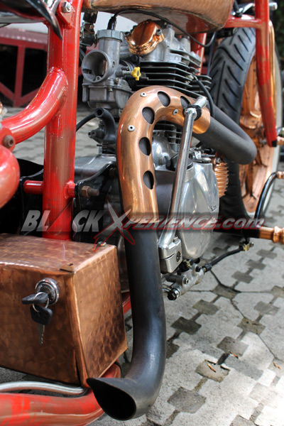 Binter Merzy Old School Tampil Nyentrik Tanpa Kabel