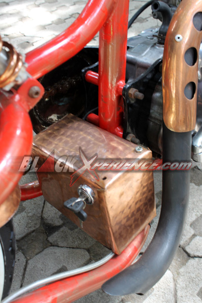 Binter Merzy Old School Tampil Nyentrik Tanpa Kabel