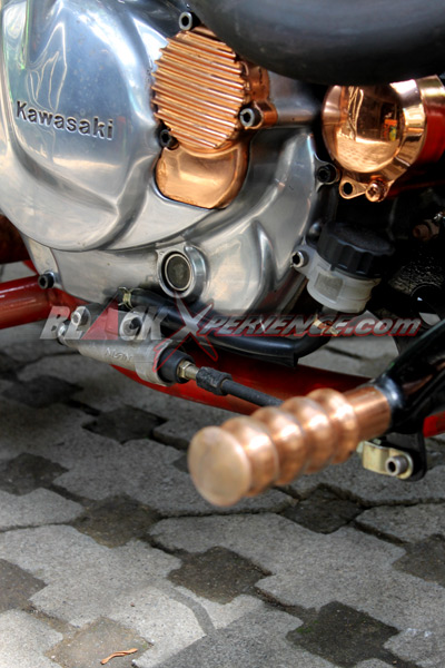 Binter Merzy Old School Tampil Nyentrik Tanpa Kabel