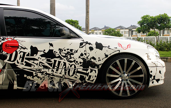 Aristo Andrew Tampil Sporty Berbalur Cutting Sticker Death Note