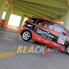 Sisi samping eksterior dibalut cutting sticker