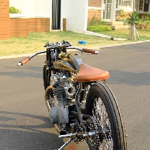 Sisi maskulin broadtrack dari belakang