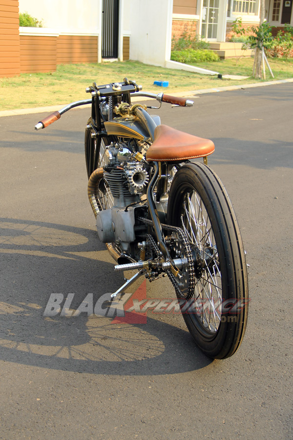 Sisi maskulin broadtrack dari belakang