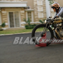 Veris, pembesut Yamaha XS650 racing boardtrack