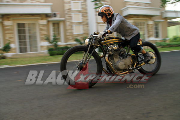 Veris, pembesut Yamaha XS650 racing boardtrack