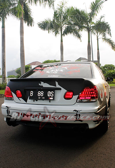 Aristo Andrew Tampil Sporty Berbalur Cutting Sticker Death Note