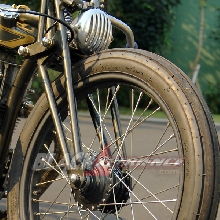 Velg besar berukuran sama dengan belakang, R21