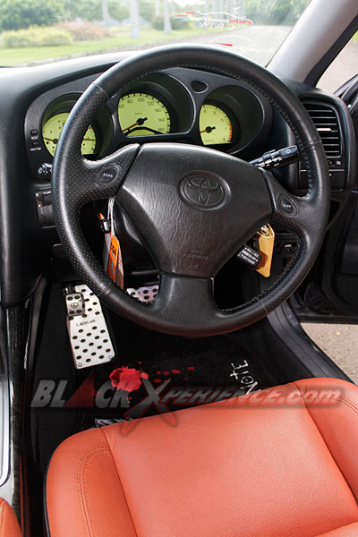 Aristo Andrew Tampil Sporty Berbalur Cutting Sticker Death Note