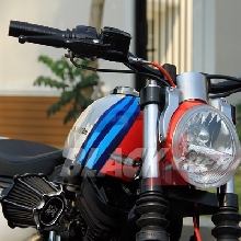 Ada sentuhan Harley-Davidson V-Rod di depan