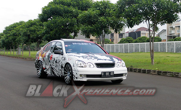 Aristo Andrew Tampil Sporty Berbalur Cutting Sticker Death Note