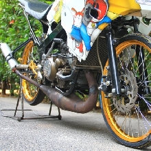 Ban kecil atau cacing ciri khas motor drag