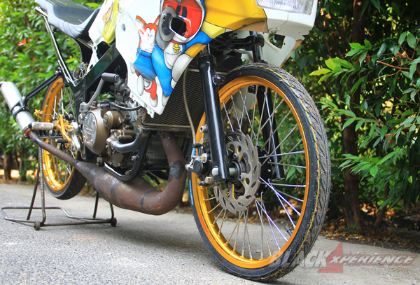 Ban kecil atau cacing ciri khas motor drag