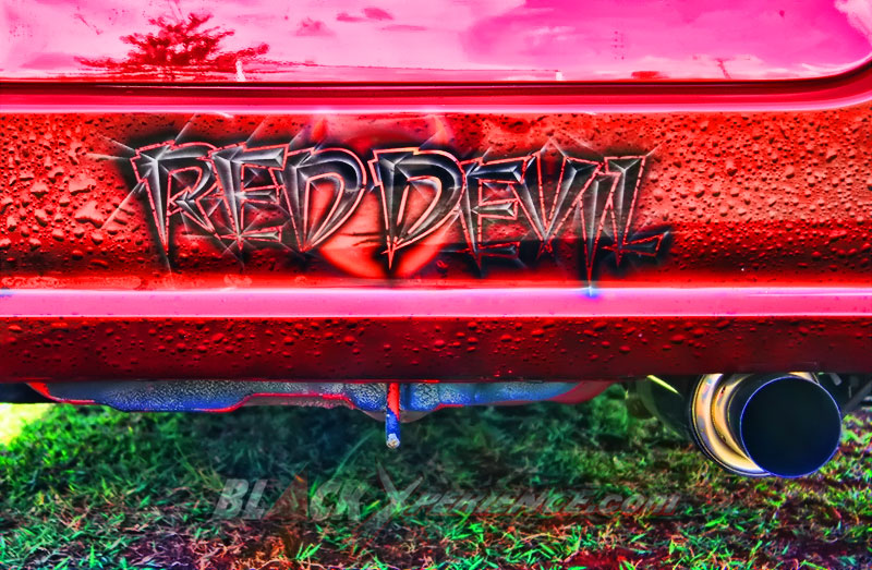 Airbrush Red Devil pada bagian bawah bumper belakang