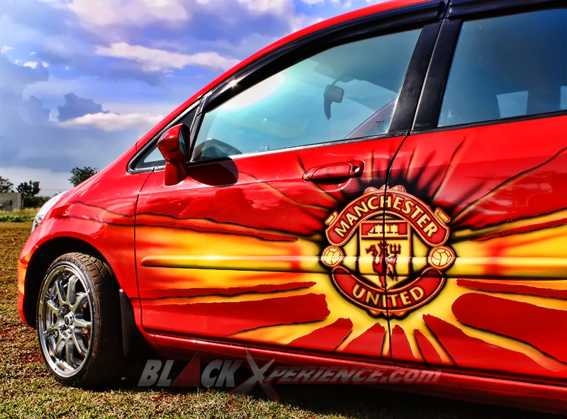 Logo MU yang dibuat begitu detail dengan sedikit aksen tambahan