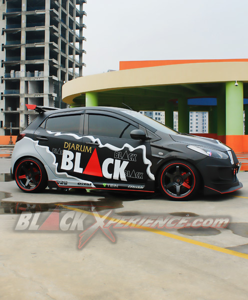 Mazda2 Black Coli Hadirkan Nuansa Sport Racing