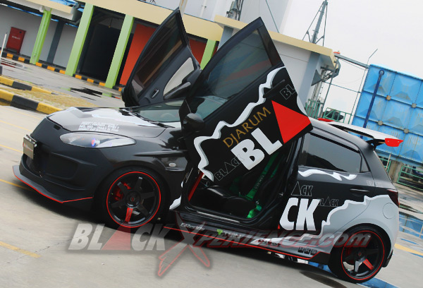 Mazda2 Black Coli Hadirkan Nuansa Sport Racing