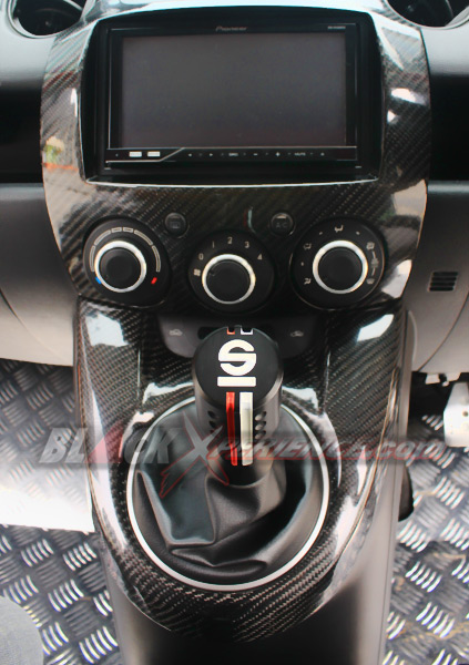 Mazda2 Black Coli Hadirkan Nuansa Sport Racing