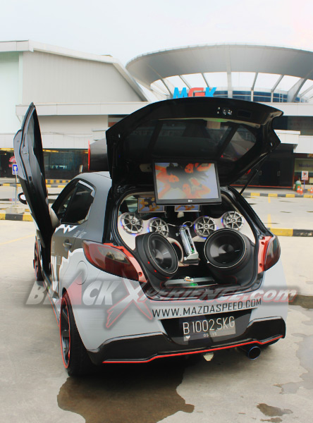 Mazda2 Black Coli Hadirkan Nuansa Sport Racing