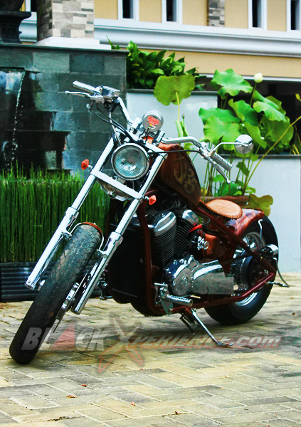 H-Three Custom Kentalkan Aura Chopper di Honda VT 650