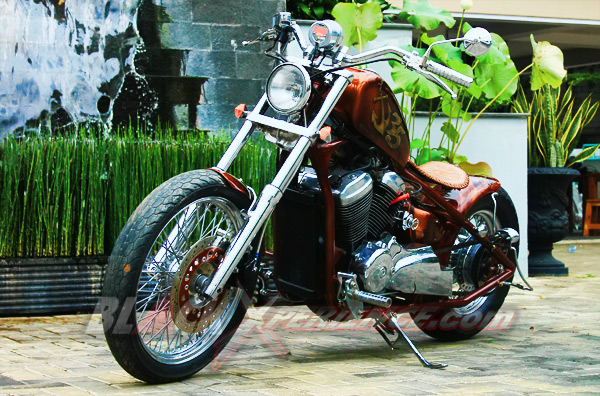 H-Three Custom Kentalkan Aura Chopper di Honda VT 650